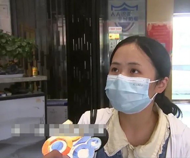 Đang bán khỏa thân trong khách sạn thì 2 người đàn ông lạ bước vào, người phụ nữ choáng nặng vì bị lộ cơ thể - 1