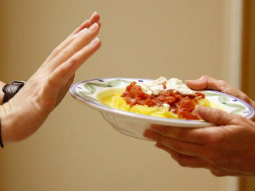 Nhịn ăn tối có lợi gì không? Không nên ăn tối sau mấy giờ để tránh bụng to, người yếu?