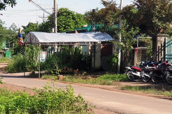 Sang nhà bà nội chơi, bé 8 tuổi bị chó Pitpull cắn tử vong - 1