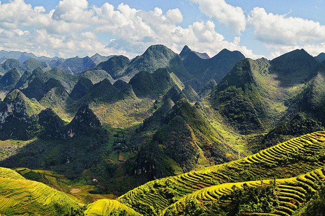 Núi đá tạo nên cảnh quan tuyệt đẹp