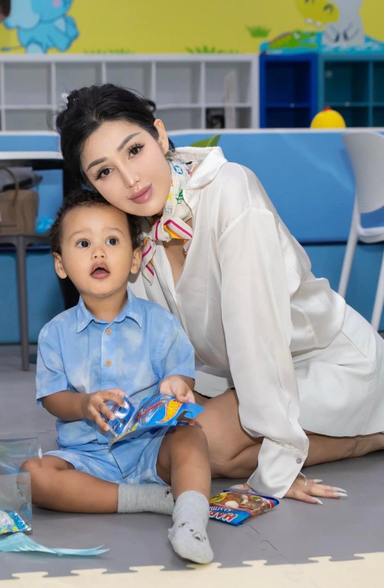 “Nữ hoàng gợi cảm” màn ảnh Việt sau sinh cật lực độ dáng slim, da bụng mỏng dính nhờ ăn dầu 0 calories - 1