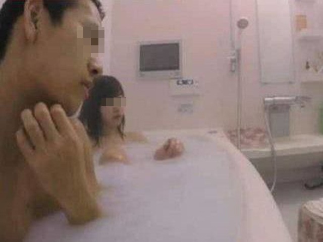 Phát hiện chú rể vẫn được mẹ chồng tắm cho, cô dâu lập tức hủy hôn ngay trước ngày cưới