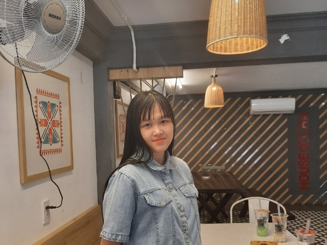 Nữ sinh thủ khoa đạt điểm 10 môn Ngữ Văn tại Quảng Nam: Viết 9 mặt giấy, tự chấm 9 điểm không ngờ lại được 10