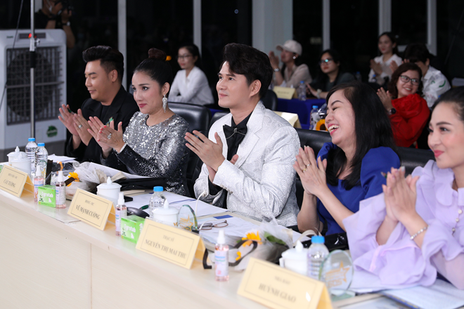 Mới đây, MC Cát Tường và Vũ Mạnh Cường cùng ngồi ghế nóng cuộc thi Người dẫn chương trình Phát Thanh - Truyền Hình lần II.