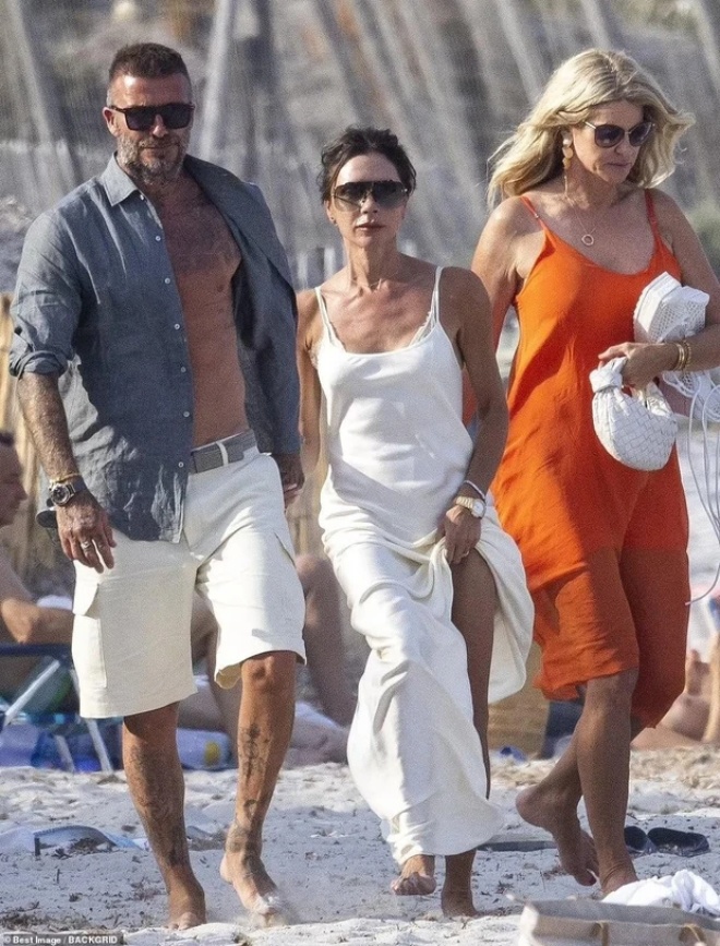 Anh và Victoria luôn đi sát nhau không rời.