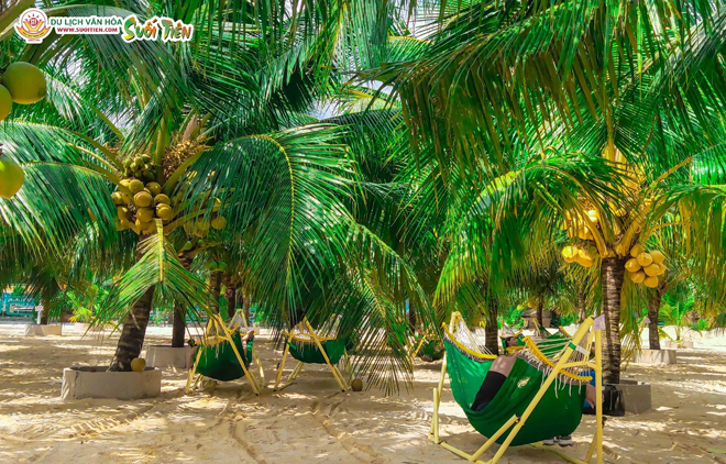 Hòa mình với bãi cát trắng trải dài tại Farm Dừa Suối Tiên - 3