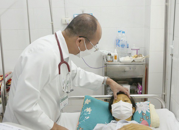 Khi vào viện bệnh nhân đã ở trong tình trạng nguy kịch cả mẹ lẫn con. 