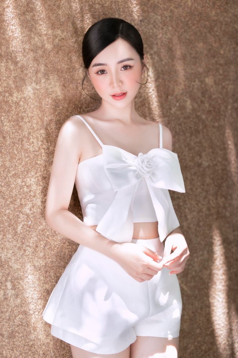 Quỳnh Kool mi nhon và xinh đẹp trong veo như tình đầu quốc dân.