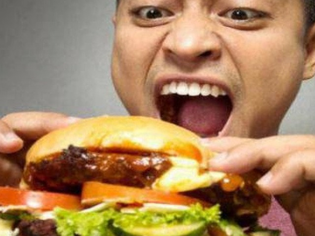 4 loại thực phẩm làm tăng nguy cơ xuất huyết não