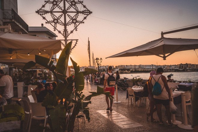 Lạc bước đến thị trấn cổ xinh đẹp ở vùng amp;#34;gót chiếc ủngamp;#34; châu Âu - 6