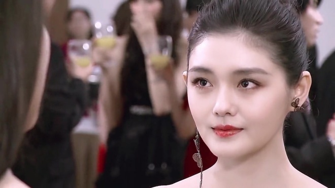 Từ Hy Viên không lên tiếng chia sẻ gì về lời tố cáo này.
