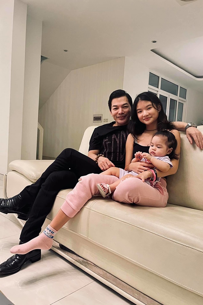 Trần Bảo Sơn gây bất ngờ khi công khai con gái thứ 2 hồi năm 2021, giữ kín danh tính mẹ của bé.