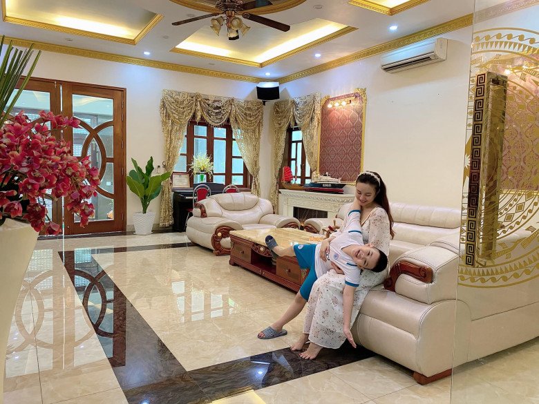 Cuộc sống sang chảnh của 3 con Vy Oanh trong biệt thự 3.000m2: Chạy mỏi chân không hết chỗ chơi - 4