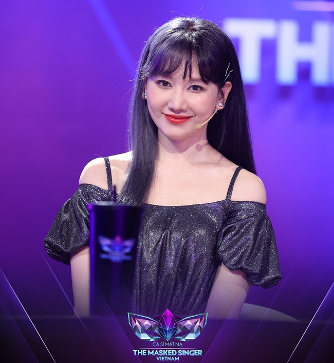 Hari Won xuất hiện lộng lẫy tại chương trình.