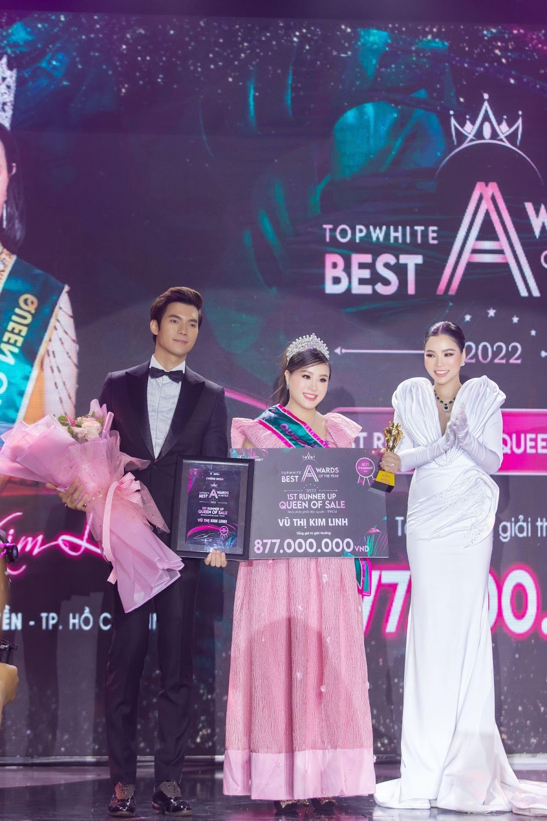 Top White Best Awards Of The Year 2022: “Cô nàng Lọ Lem” Vũ Thị Kim Linh đạt danh hiệu Á hoàng Sale 1 - 1