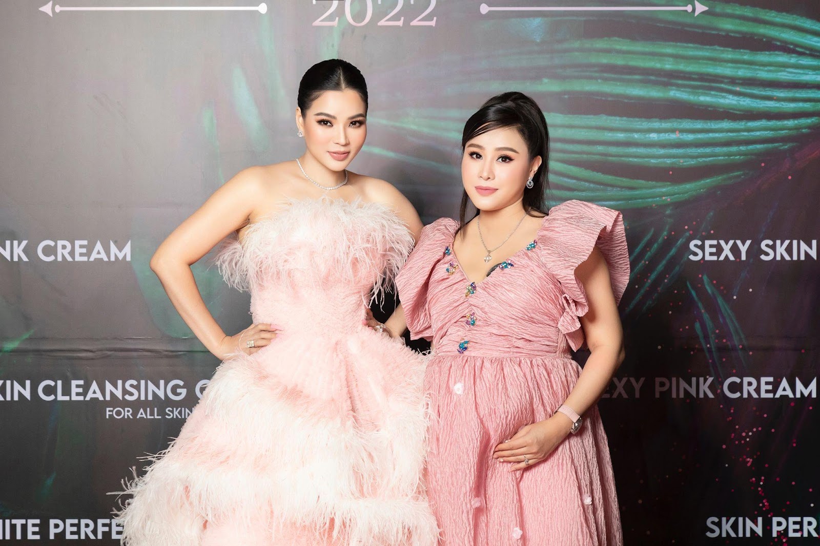 Top White Best Awards Of The Year 2022: “Cô nàng Lọ Lem” Vũ Thị Kim Linh đạt danh hiệu Á hoàng Sale 1 - 2