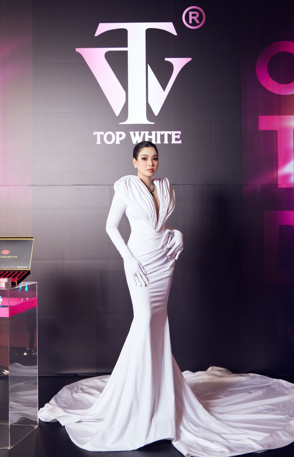 Top White Best Awards Of The Year 2022: “Cô nàng Lọ Lem” Vũ Thị Kim Linh đạt danh hiệu Á hoàng Sale 1 - 7