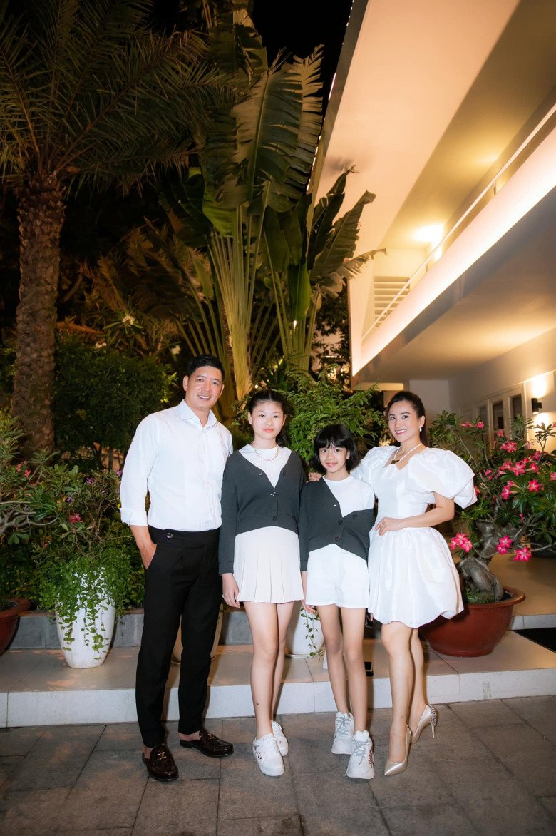 Tổ ấm hạnh phúc của Bình Minh – Anh Thơ cùng với 2 cô con gái chân dài như “siêu mẫu”. - 10