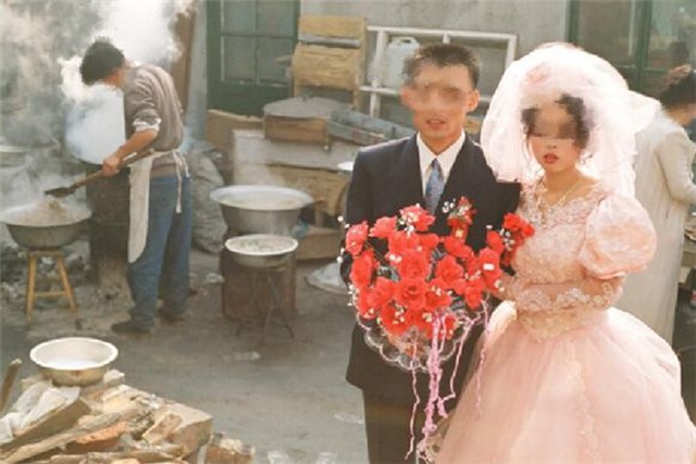 Vợ mất tích suốt 14 năm, bỏ lỡ cả đám cưới con gái, chồng bàng hoàng khi biết sự thật tại nhà hàng xóm - 1