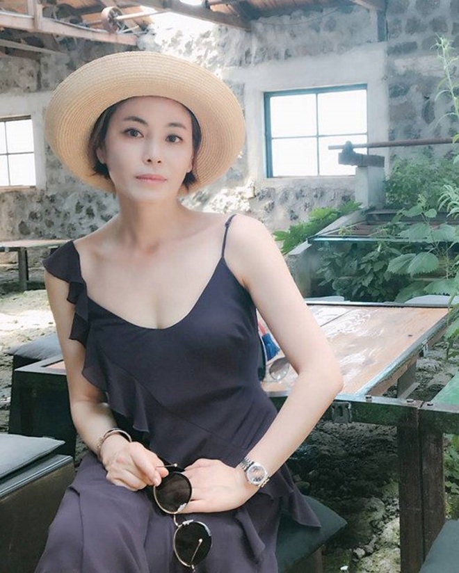 Kyun Mi Ri trải qua 2 cuộc hôn nhân nhưng không hạnh phúc.