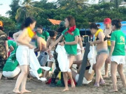 Tin tức - Vụ cởi áo ngực để lộ vòng 1 khi chơi team building ở Cửa Lò: Phạt 400.000 đồng, yêu cầu công ty công khai xin lỗi