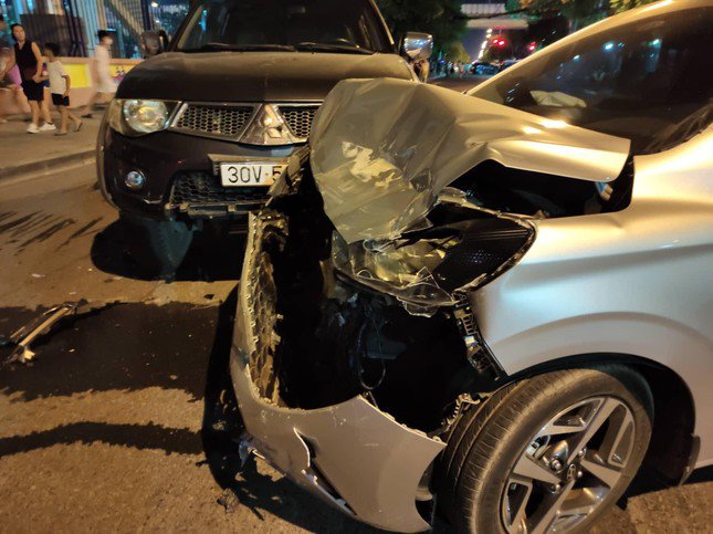 Tin nóng ngày 29/7: Lái xe Santa Fe gây tai nạn liên hoàn ở Hà Nội trong đêm khiến một người tử vong là ai? - 4