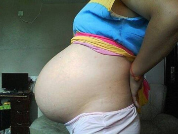 Dấu hiệu bé yêu đã tụt xuống dưới, chuẩn bị cất tiếng khóc chào đời