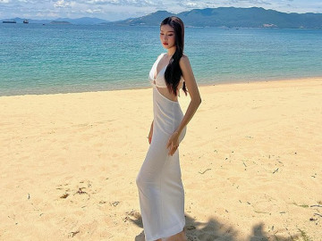 Vừa đón tuổi mới nàng hậu chân dài 1m11 khoe vẻ đẹp trưởng thành với loạt đồ nửa kín nửa hở