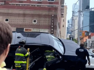  Clip: Nhấn nhầm chân ga, tài xế khiến lính cứu hỏa bị ô tô đè gãy chân 