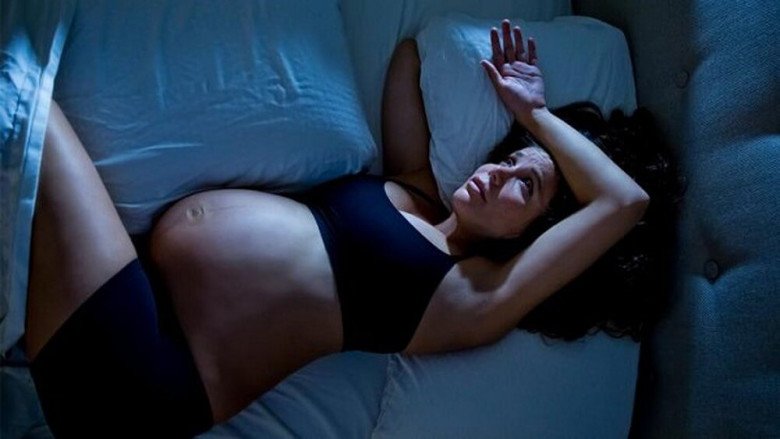 3 thói quen khi ngủ gây hại cho thai nhi, mẹ bầu thương con phải bỏ ngay - 1