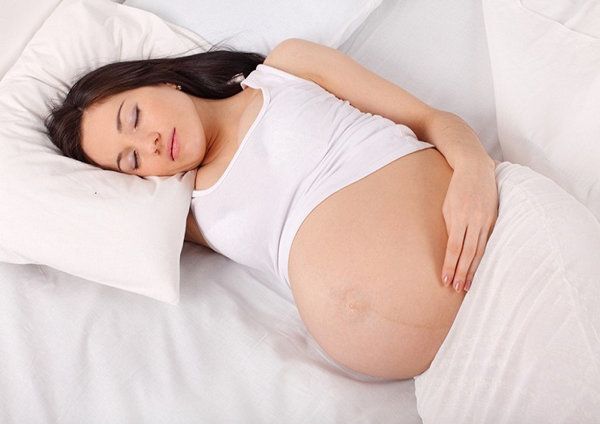 3 thói quen khi ngủ gây hại cho thai nhi, mẹ bầu thương con phải bỏ ngay - 4