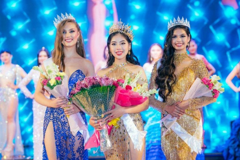 Đại diện Việt Nam 16 tuổi đăng quang Miss Teen International 2022, ứng xử amp;#34;nổi da gàamp;#34; - 1