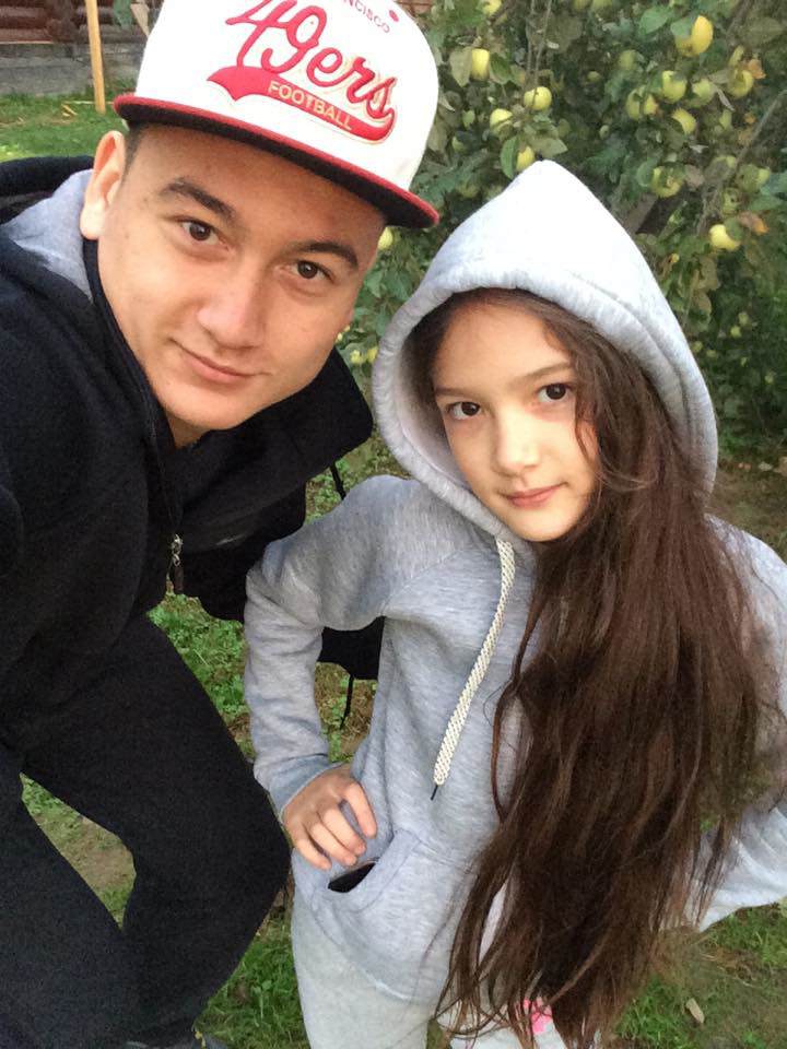 Em gái Đặng Văn Lâm 15 tuổi cao 1m8, da trắng nõn nà, được anh trai chiều chuộng như công chúa - 4