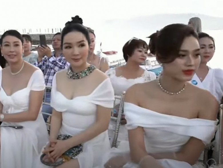 2 chị đại làng Hoa hậu phô diễn sắc vóc nóng bỏng mắt, Đỗ Thị Hà ngồi cạnh cũng thua thiệt vài phần - 4