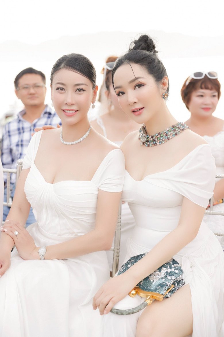 2 chị đại làng Hoa hậu phô diễn sắc vóc nóng bỏng mắt, Đỗ Thị Hà ngồi cạnh cũng thua thiệt vài phần - 5