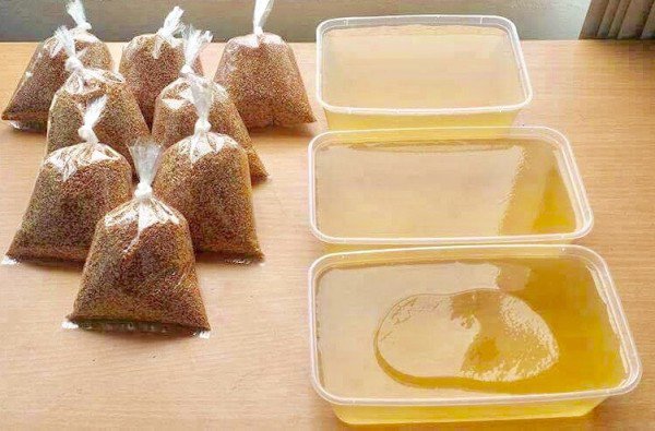 Thạch có mùi thơm dịu, đôi khi thoảng vị chua, thanh thanh đặc trưng khó lẫn.
