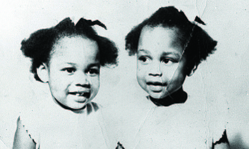 Chị em song sinh không nói tiếng người, tự tạo ra ngôn ngữ riêng, người này sống thì người kia phải chết - 1