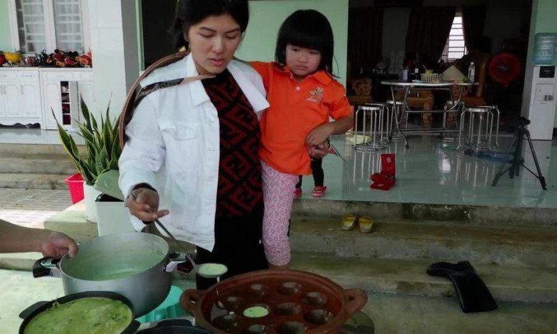 Hoa hậu Oanh Yến cứ đụng đầu giường là đẻ, 34 tuổi làm mẹ 6 con, tự trồng rau nuôi cá chăm con - 7