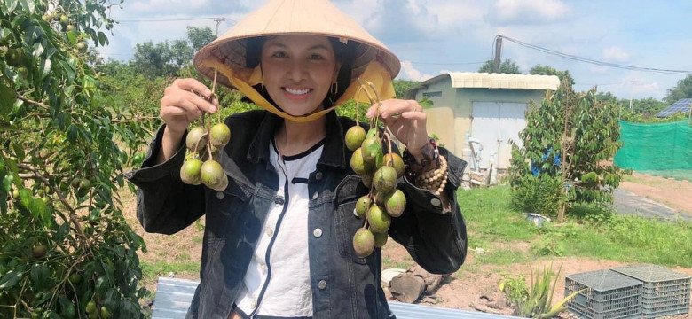 Hoa hậu Oanh Yến cứ đụng đầu giường là đẻ, 34 tuổi làm mẹ 6 con, tự trồng rau nuôi cá chăm con - 10