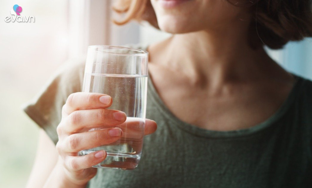 thumbnail - Có 4 thời điểm uống nước lợi nhất cho cơ thể, còn 3 thói quen nạp nước này lại gây bệnh