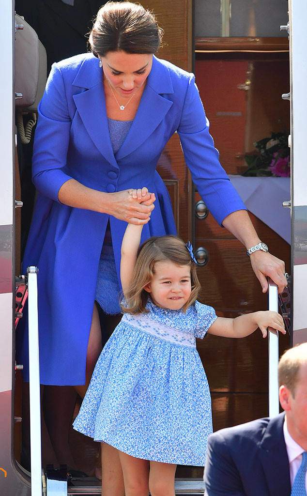 View - Công chúa Charlotte ở tuổi lên 7: Xinh đẹp như thiếu nữ, giống y hệt bố