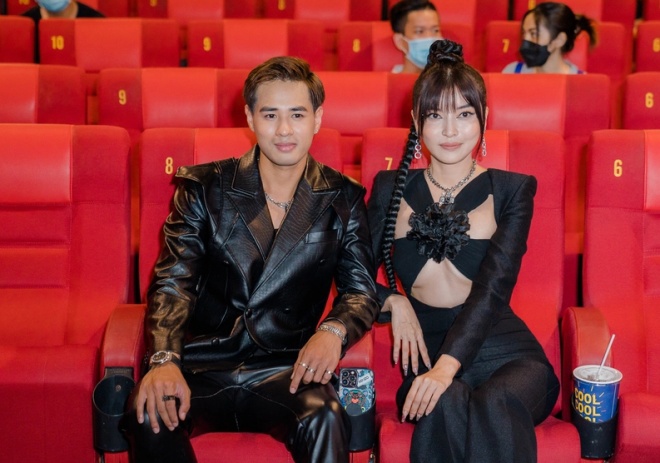 Nam ca sĩ Khải Đăng cùng diễn viên Cao Thái Hà có nhiều phân cảnh tình tứ trong MV mới.