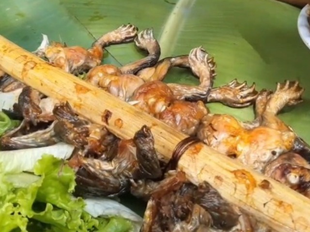 Ăn món thủy sản nhiều người mê, thanh niên Hà Nội bị "vật thể lạ" chui vào rồi chu du khắp bụng