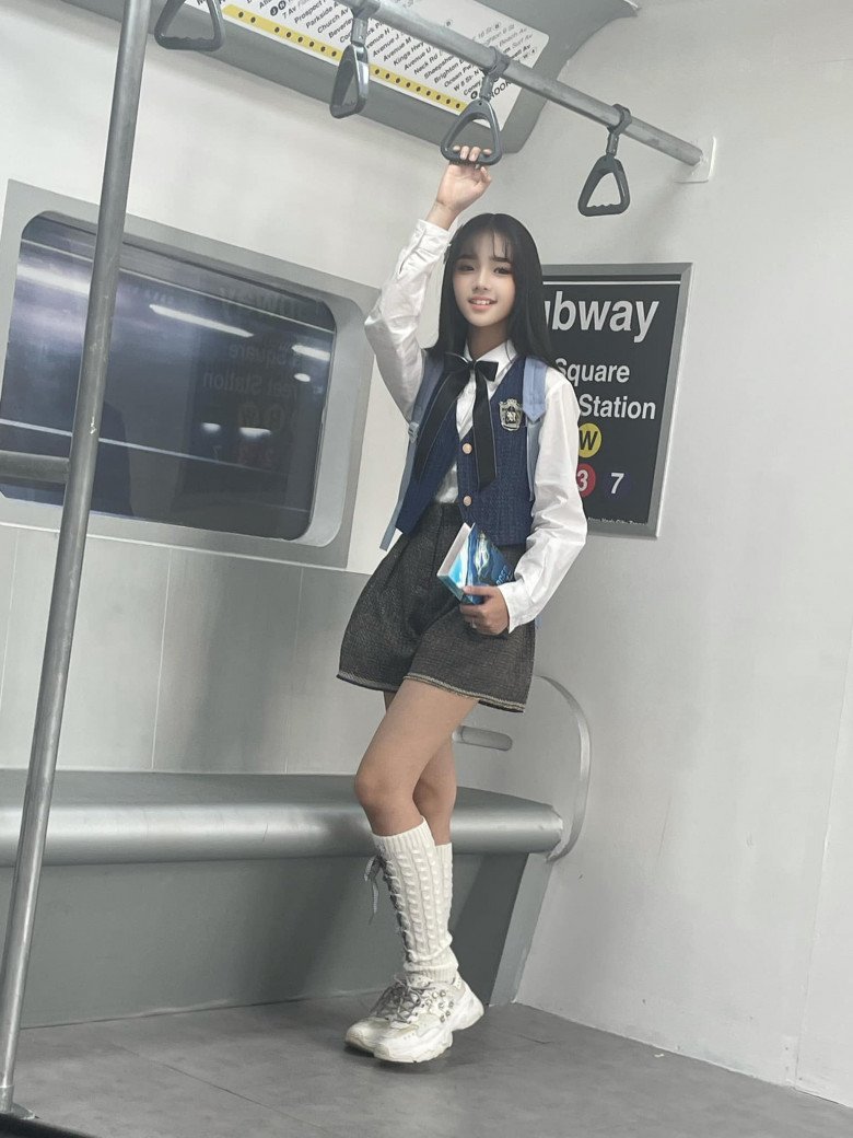 Nữ sinh trung học xinh nổi bật trên tàu điện: Là con gái Bằng Kiều, 13 tuổi có nhà 20 tỷ - 5