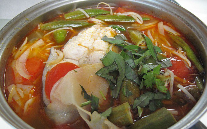 Cá chó vồ nấu canh chua.