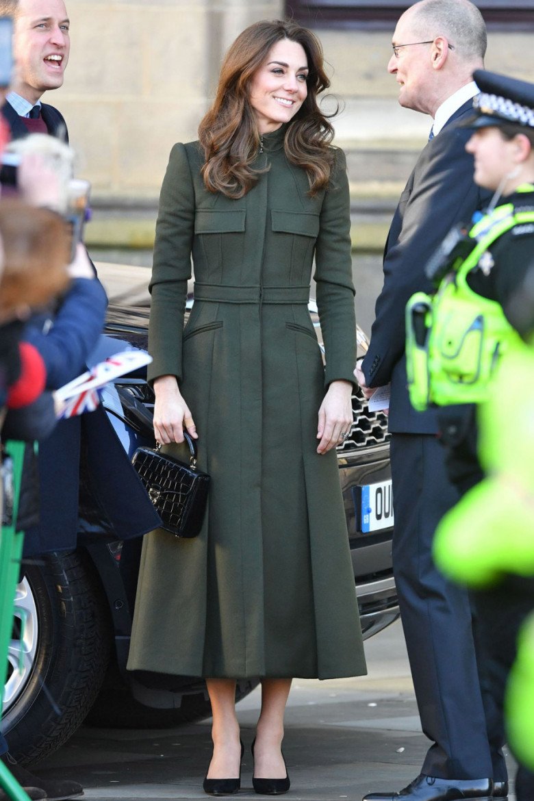 Công nương Kate mặc lại đồ cũ ba lần, giá hơn 40 triệu đồng, đẹp như mới mua - 12