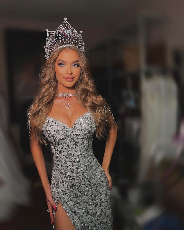 Nhan sắc mẹ ruột Hoa hậu Hoàn vũ Nga gây choáng, trẻ đẹp hơn cả con gái - 4