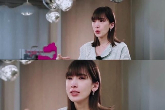 Trần Nhược Nghi là người chăm sóc cho anh.