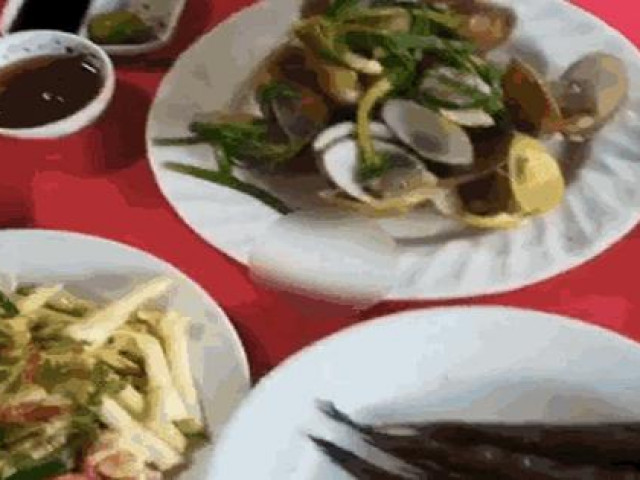 Tiêu dùng - Xôn xao vụ ăn 2 con cua, mấy con vọp, 5 con cá thòi lòi bị tính 2,5 triệu đồng