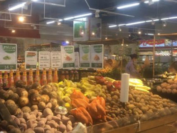 Xăng đã giảm giá 4 lần, sao giá bó rau, miếng thịt chưa giảm?